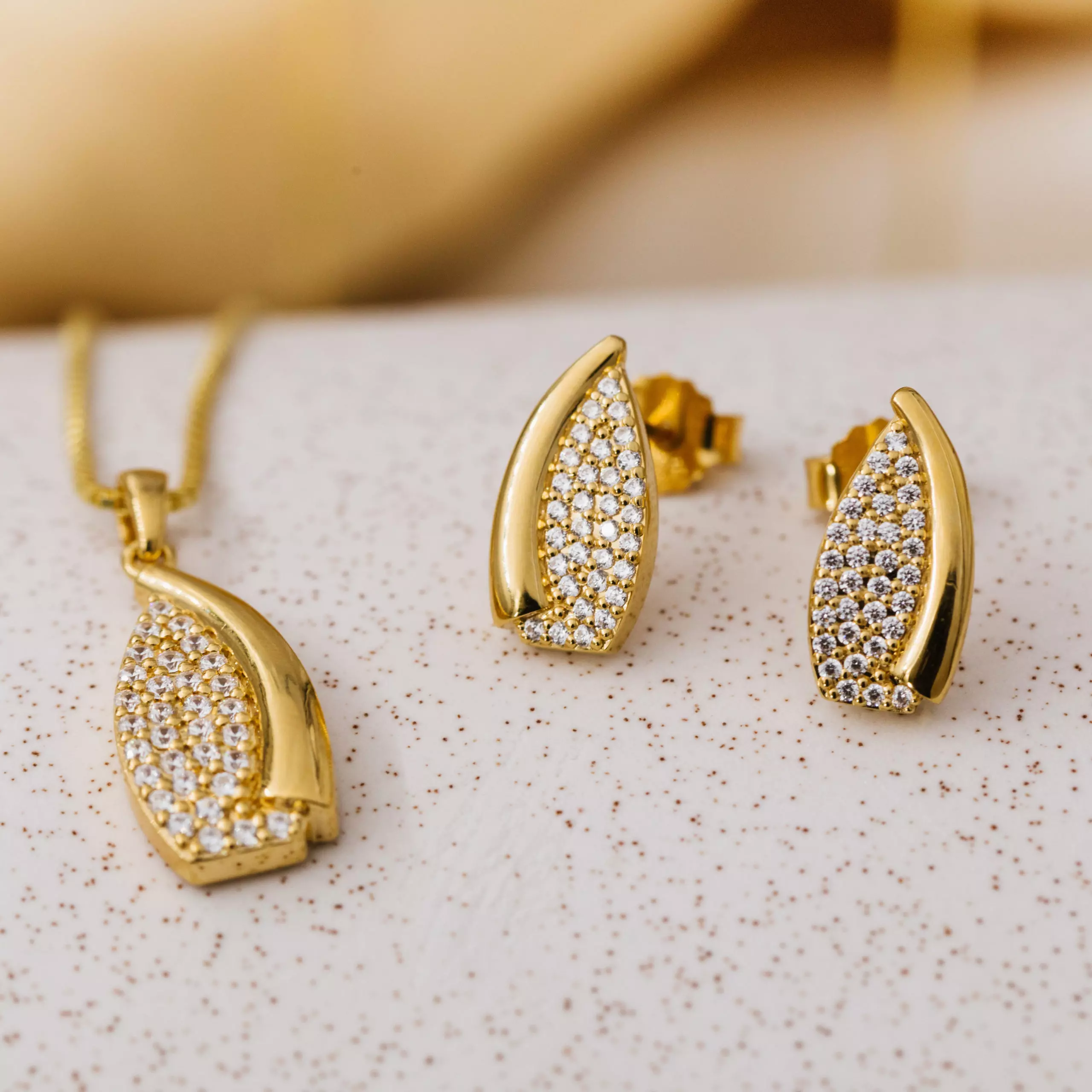 Bilde nummer 3 av Pan Jewelry, Smykke i forgylt sølv med zirkonia