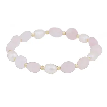 Snö of Sweden, Hilma armbånd i forgylt messing med  rosa naturstener og ferskvannsperler