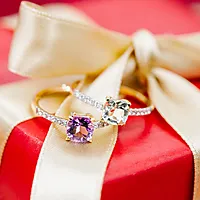 Bilde nummer 5 av Aurora diamantring i 585 gult gull med diamanter 0,10 ct og grønn ametyst