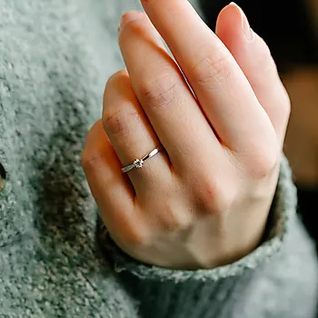 Bilde nummer 3 av Olivia diamantring i 585 hvitt gull 0,10 ct