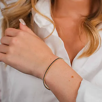 Bilde nummer 3 av Glitz armbånd i 925 forgylt sølv med sort zirkonia