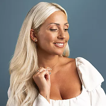 Bilde nummer 2 av Pan Jewelry, smykke i 925 forgylt sølv med sort zirkonia