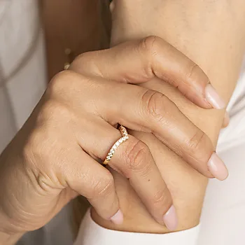 Bilde nummer 2 av Pan Jewelry, Swan tail ring i 925 forgylt sølv med hvite zirkonia