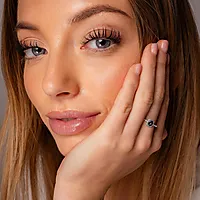 Bilde nummer 3 av Diamantring i 585 gult gull 0.08 ct med topas