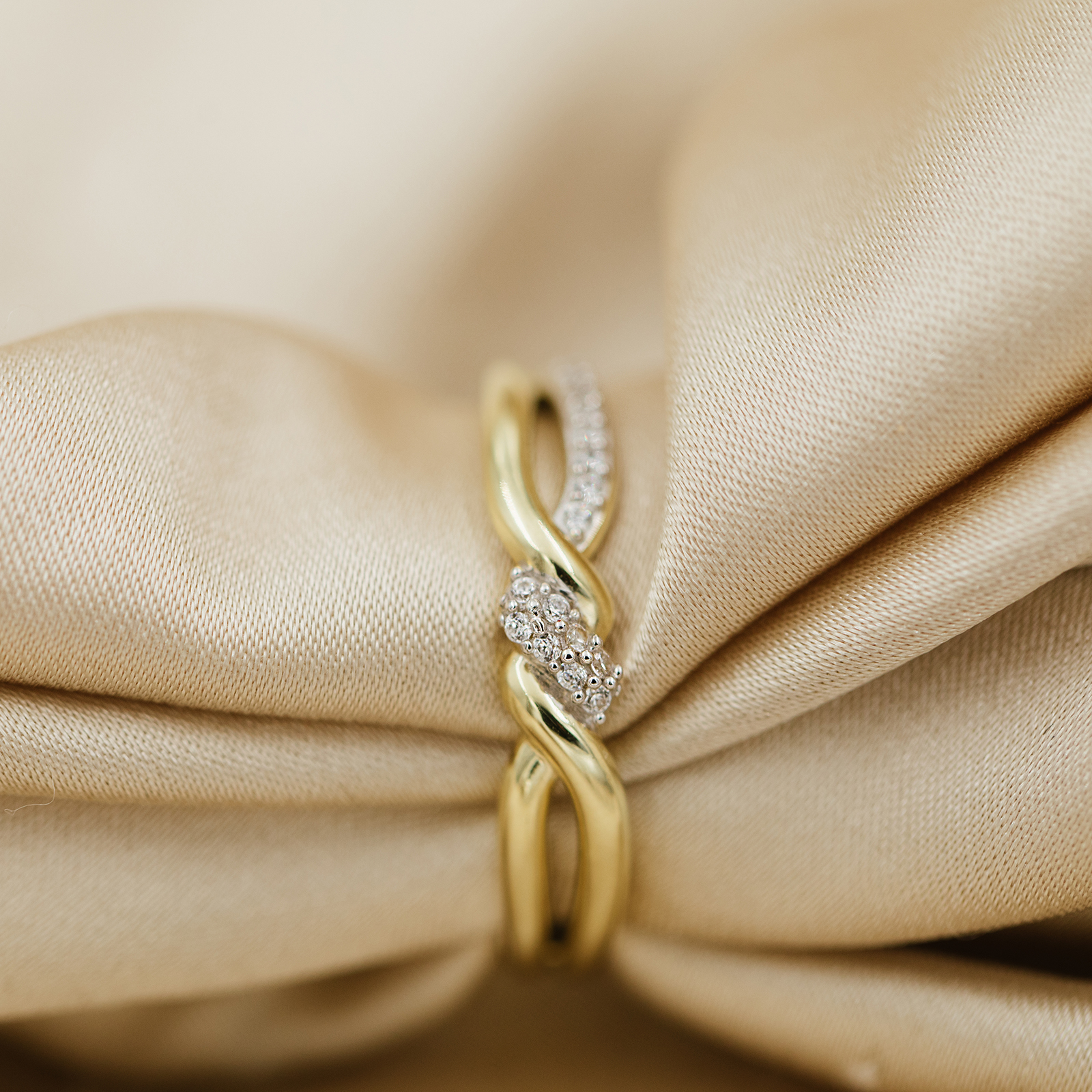 Bilde nummer 4 av Pan Jewelry, Ring i 585 gult gull med zirkonia og flettemønster