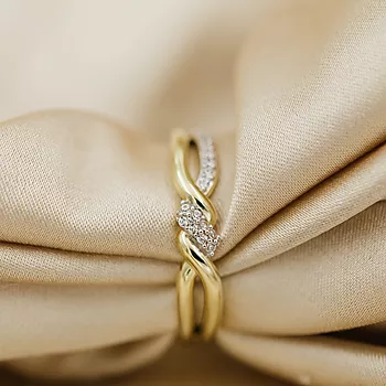 Bilde nummer 4 av Pan Jewelry, Ring i 585 gult gull med zirkonia og flettemønster
