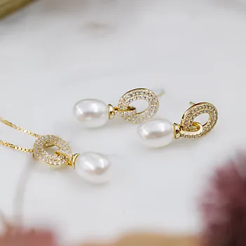 Bilde nummer 4 av Pan Jewelry, Smykke i forgylt 925 sølv med syntetisk perle og zirkonia