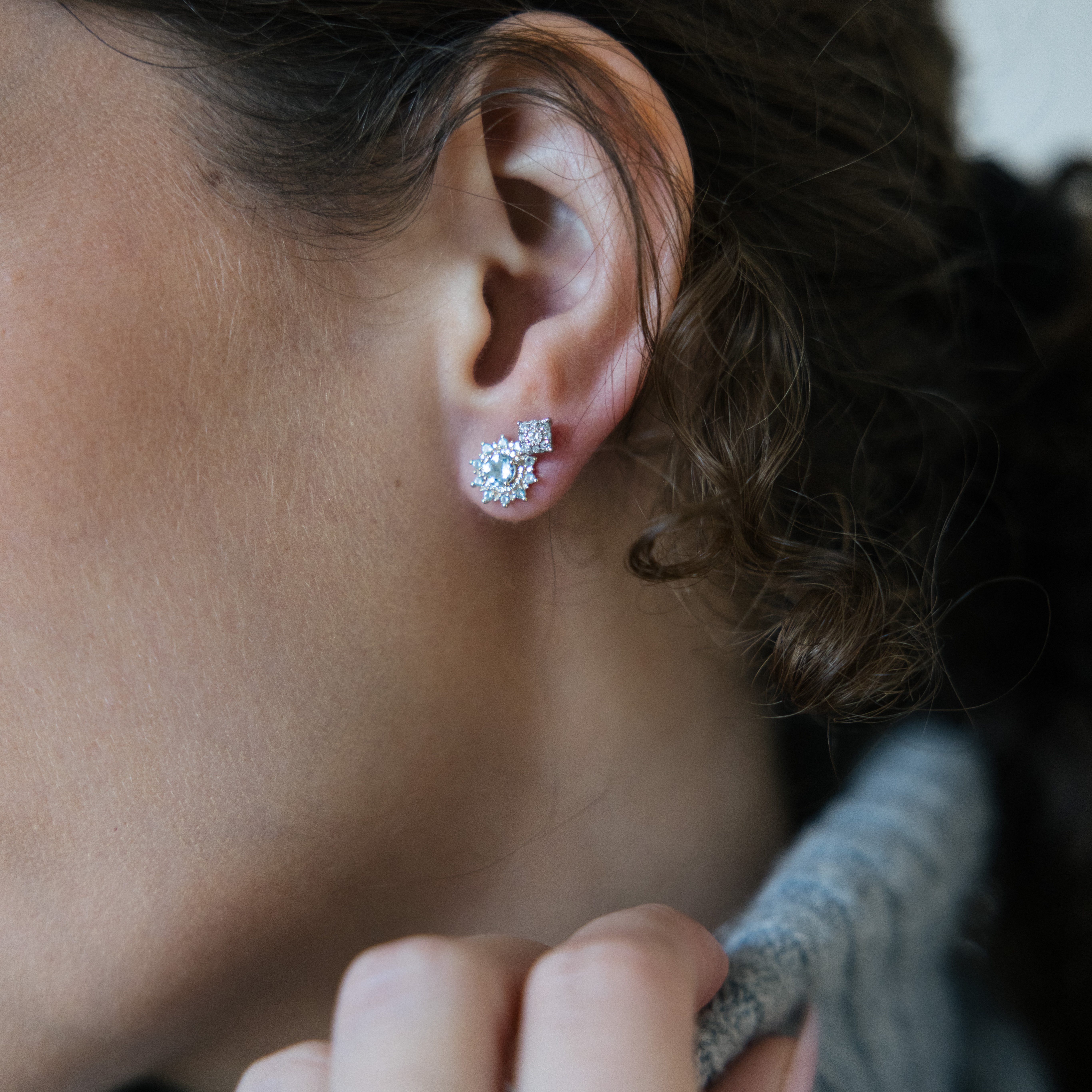 Bilde nummer 3 av Pan Jewelry, Øredobber i 585 gult gull med diamanter 0,08 ct og akvamarin stener