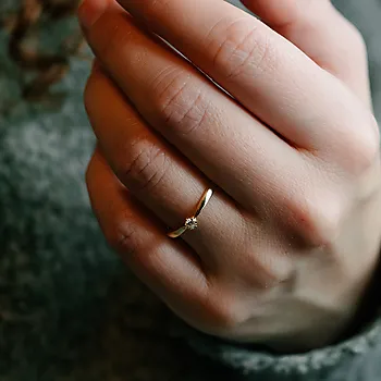 Bilde nummer 4 av Olivia diamantring i 585 gult gull 0,10 ct