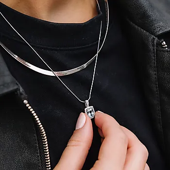 Bilde nummer 2 av Jacqueline diamantanheng i 375 hvitt gull 0,20 ct med akvamarin
