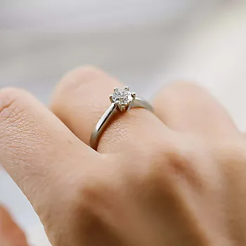 Bilde nummer 2 av Olivia diamantring i 585 hvitt gull 0,70 ct