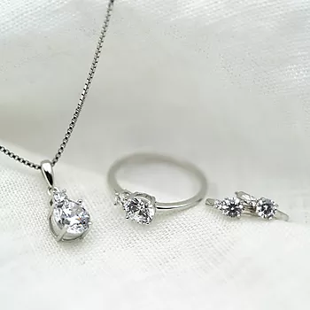 Bilde nummer 3 av Pan Jewelry, Øreringer i sølv med zirkonia