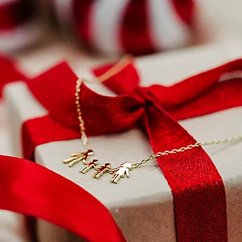 Bilde nummer 3 av Familiesmykke i 925 forgylt sølv med mødre og to sønner