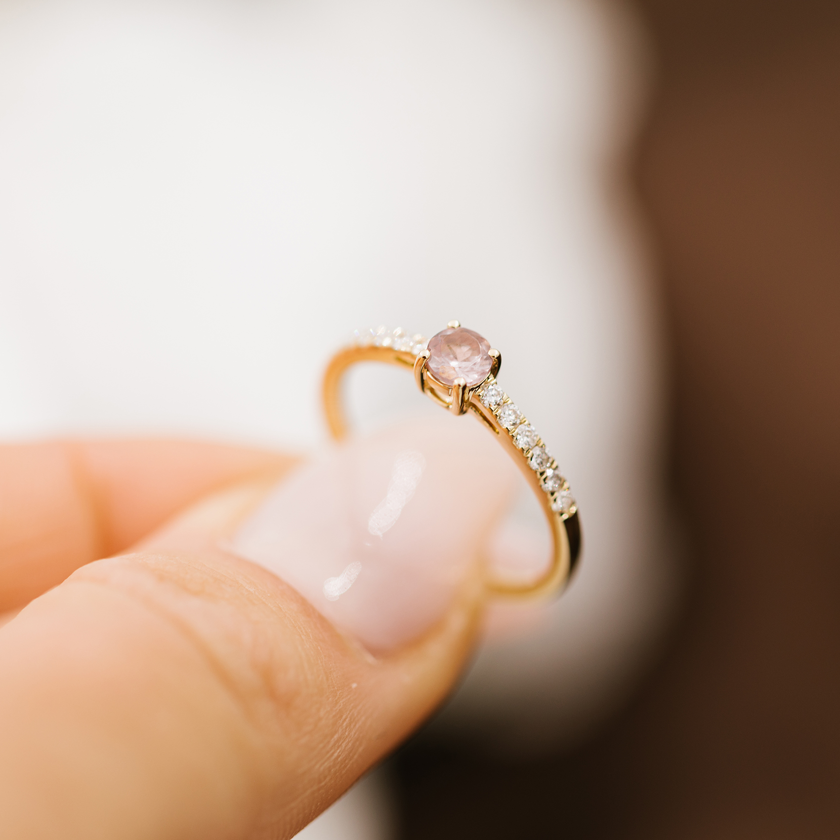 Bilde nummer 2 av Pan Jewelry, Ring i 585 gult gull med diamanter 0,19 ct med champanje granat sten