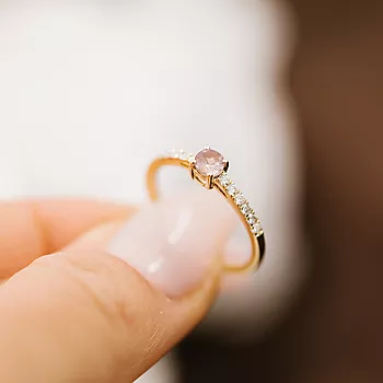 Bilde nummer 2 av Pan Jewelry, Ring i 585 gult gull med diamanter 0,19 ct med champanje granat sten