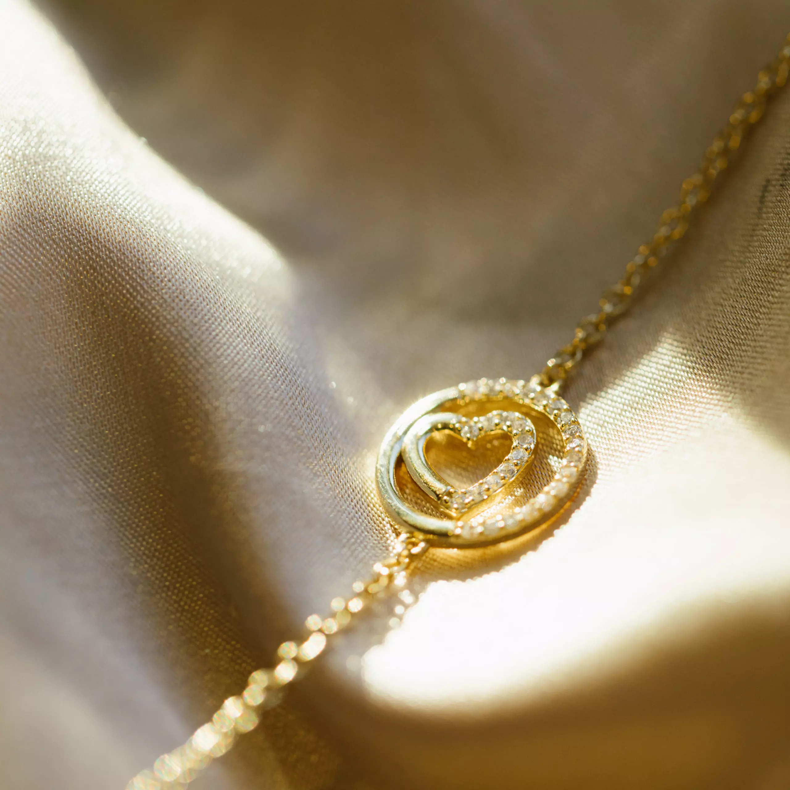 Bilde nummer 3 av Pan Jewelry, Armbånd i 925 forgylt sølv med hjerte i sirkel og zirkonia