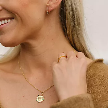 Bilde nummer 3 av Janne Formoe by Pan Jewelry, Smykke i 925 forgylt sølv med sirkel og zirkonia