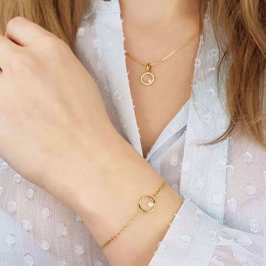 Bilde nummer 3 av Pan Jewelry, Smykke i forgylt 925 sølv med ferskvannsperle