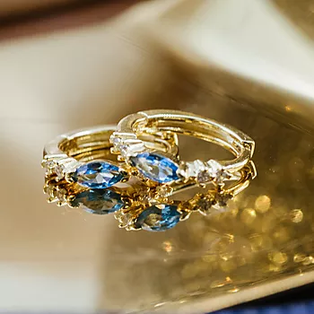 Bilde nummer 3 av Pan Jewelry, Øreringer i forgylt 925 sølv med blå zirkonia