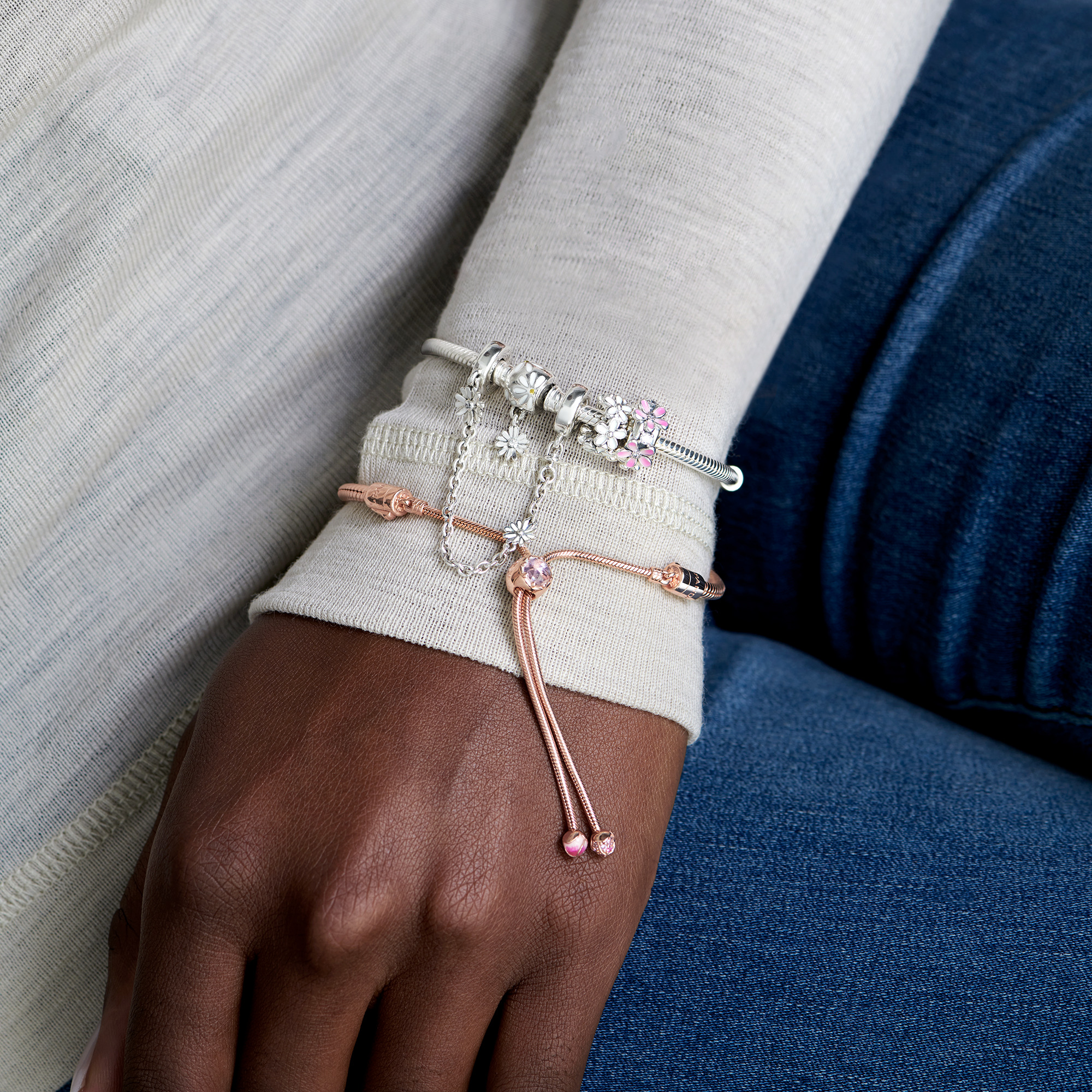 Bilde nummer 4 av Pandora Moments, Charm i 925 sølv med tusenfryd