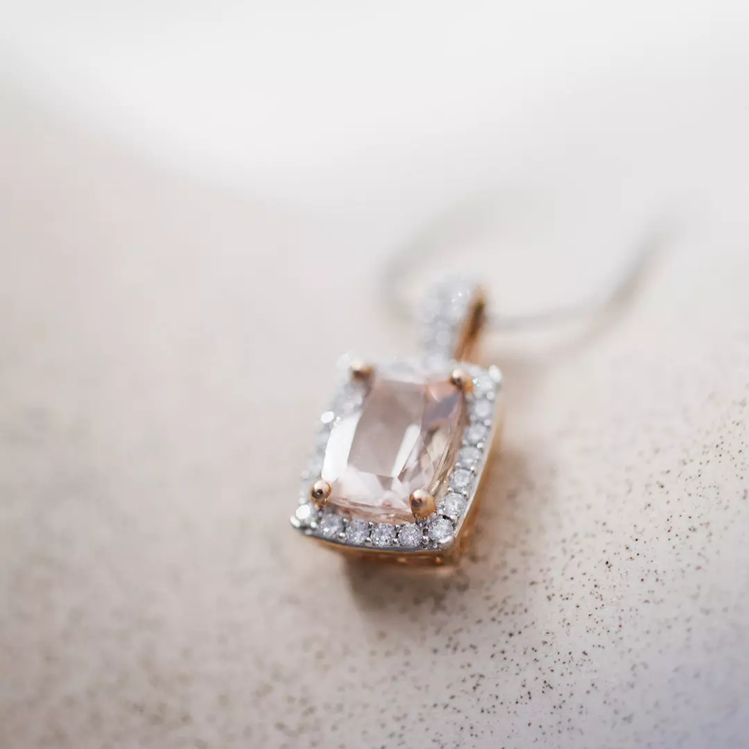 Bilde nummer 3 av Jacqueline anheng i 375 roségull med diamanter 0,20 ct med morganitt