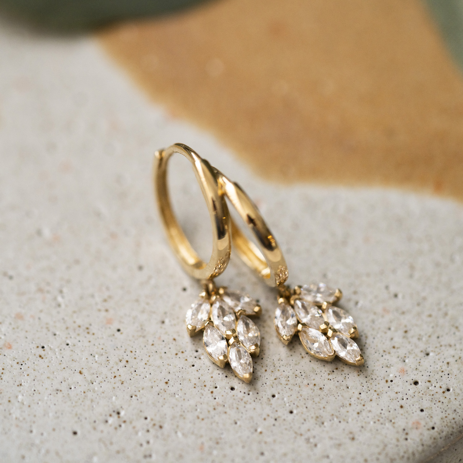 Bilde nummer 4 av Pan Jewelry, Øreringer i 585 gult gull med zirkonia