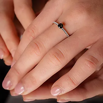 Bilde nummer 2 av Diamantring i 585 gult gull 0,10 ct med røykkvarts