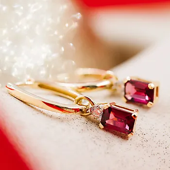 Bilde nummer 4 av Michelle diamantøredobber i 585 gult gull 0,08 ct med rhodolitt