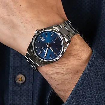 Bilde nummer 2 av Timeless herreklokke i stål med blå skive