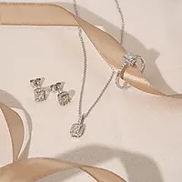 Bilde nummer 4 av Diamantøredobber i 585 hvitt gull 0,30