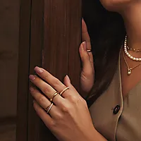 Bilde nummer 3 av Ring i 925 forgylt sølv med skjellperler