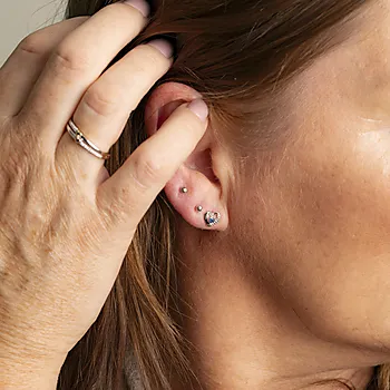 Bilde nummer 2 av Pan Jewelry, Øredobber i 585 hvitt gull med safir 0,10 ct