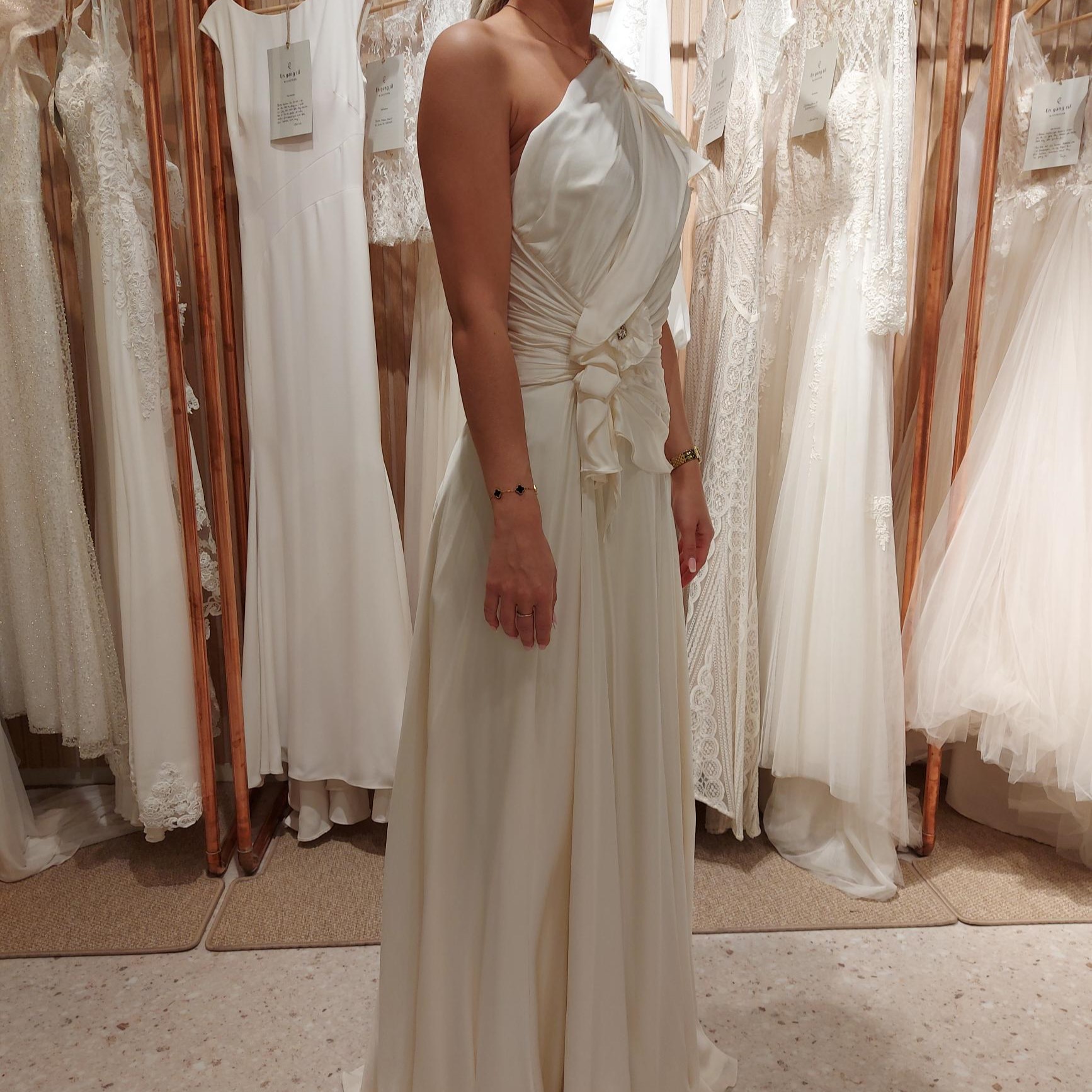 En gang til brudekjole, Jenny Packham