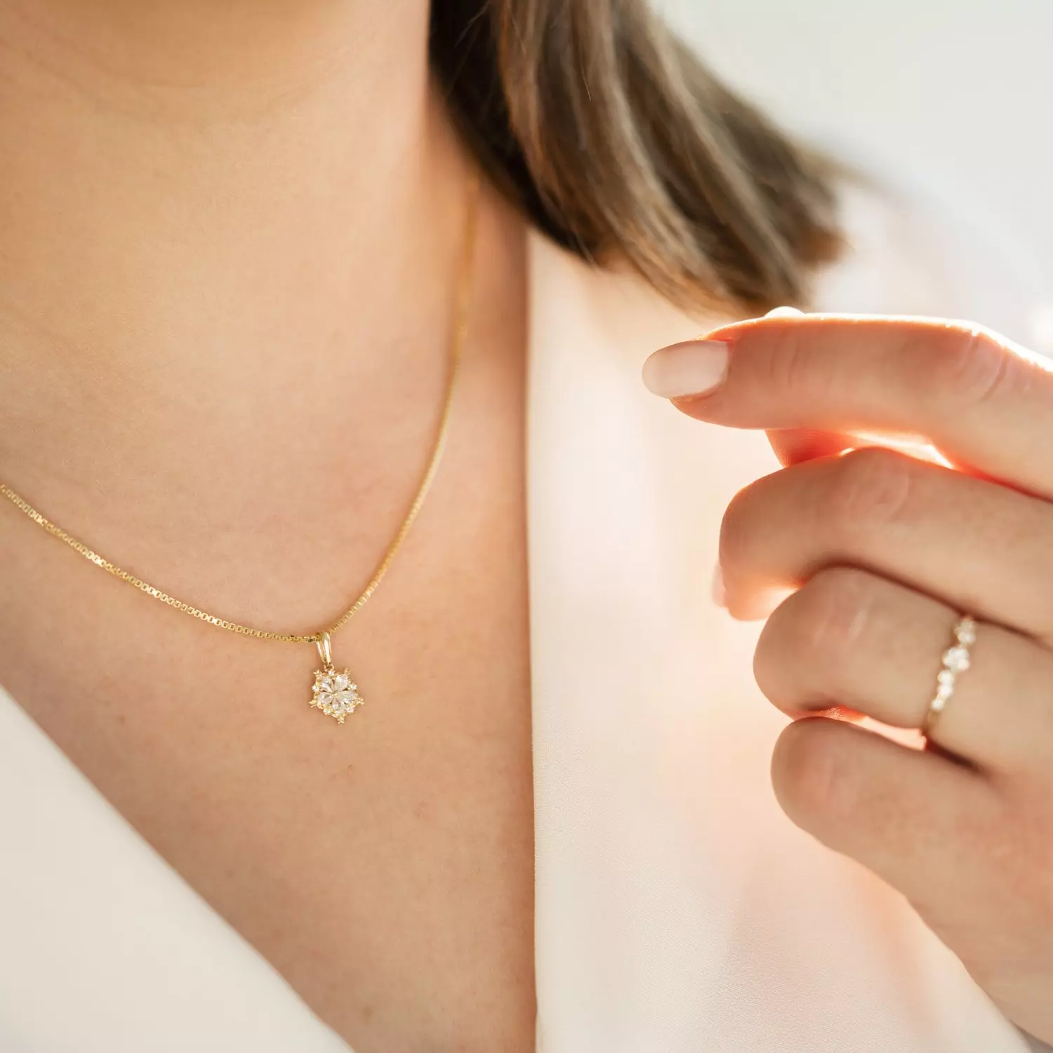 Bilde nummer 2 av Pan Jewelry, Anheng i 585 gult gull med zirkonia og blomst