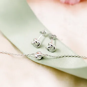 Bilde nummer 2 av Pan Jewelry, Smykkesett med øredobber og armbånd i 925 sølv med knute