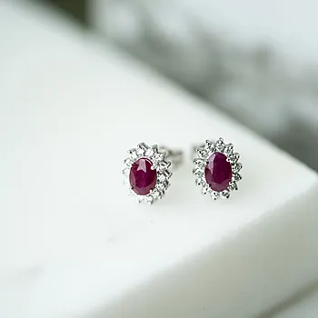 Bilde nummer 3 av Gold Collection, Øredobber i 585 hvitt gull med diamant 0,28 ct og rubin