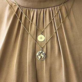 Bilde nummer 4 av Pan Jewelry, Anheng i 585 gult gull med verdenskart