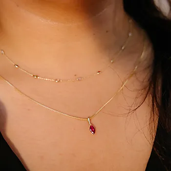 Bilde nummer 2 av Pan Jewelry, Anheng i 585 gult gull med dyp rosa zirkonia