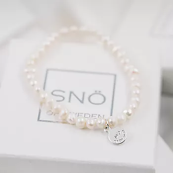 Bilde nummer 3 av Snö of Sweden Judy, Smykkesett med strikkarmbånd og øredobber i forsølvet messing med perler