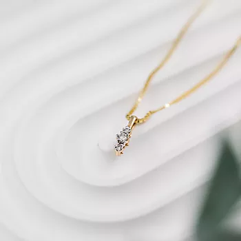 Bilde nummer 3 av Nora smykke i 375 gult gull med diamanter 0,08 ct