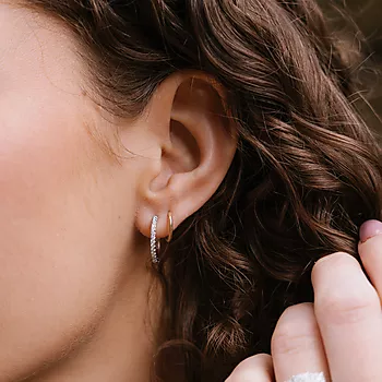 Bilde nummer 3 av Clara øreringer i 375 hvitt gull med diamanter 0,25 ct