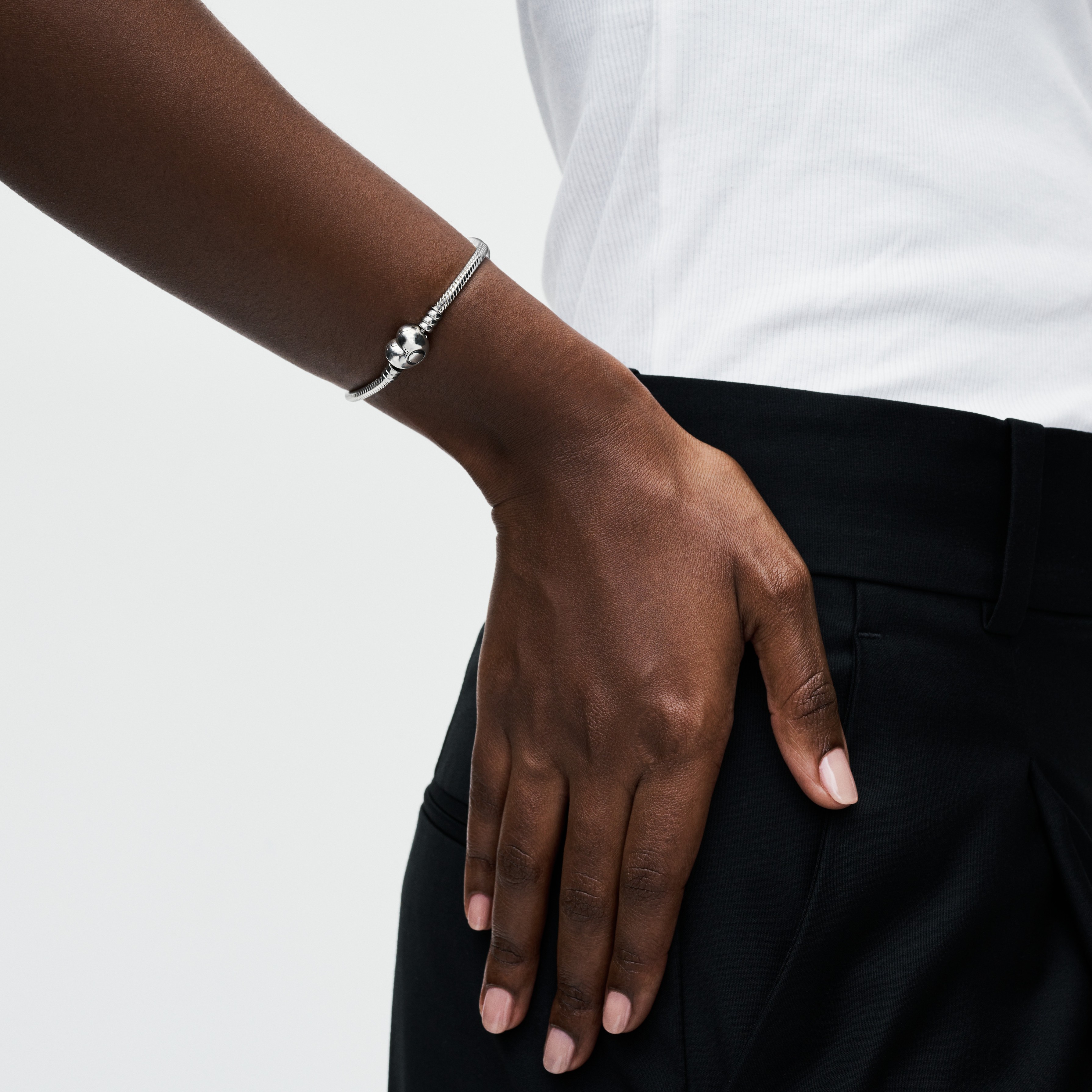 Bilde nummer 2 av Pandora Moments, Armbånd i 925 sølv med hjertelås