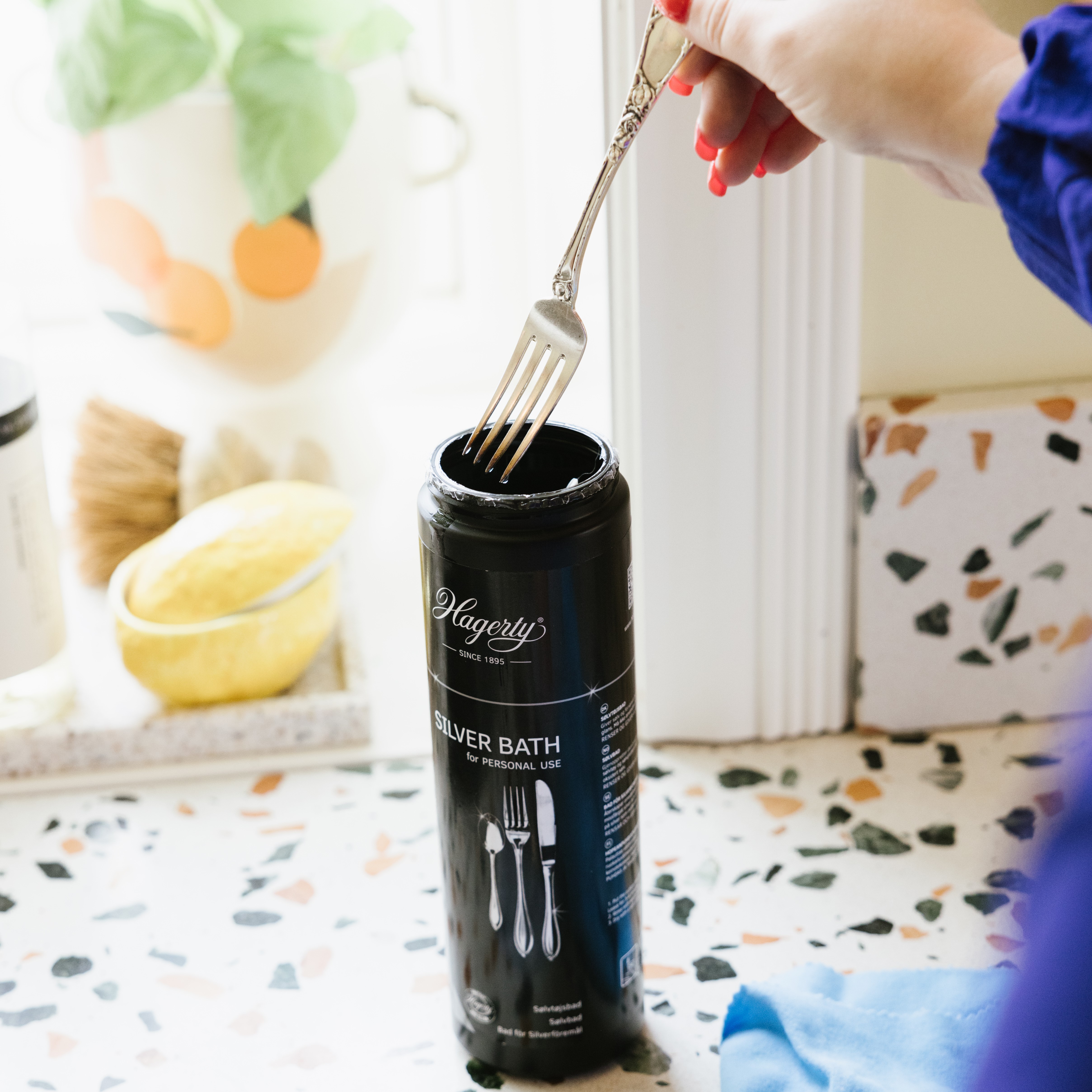 Bilde nummer 3 av Hagerty Silver bath 580 ml, Pussemiddel til sølvbestikk