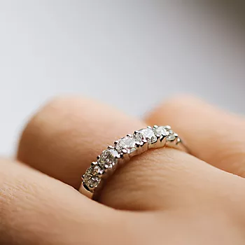 Bilde nummer 3 av Pan Jewelry, Angelica alliansering i 585 hvitt gull med diamanter 0,75 ct WSI