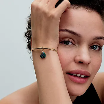 Bilde nummer 3 av Pandora Moments, Charm i 925 forgylt sølv med LAB opal