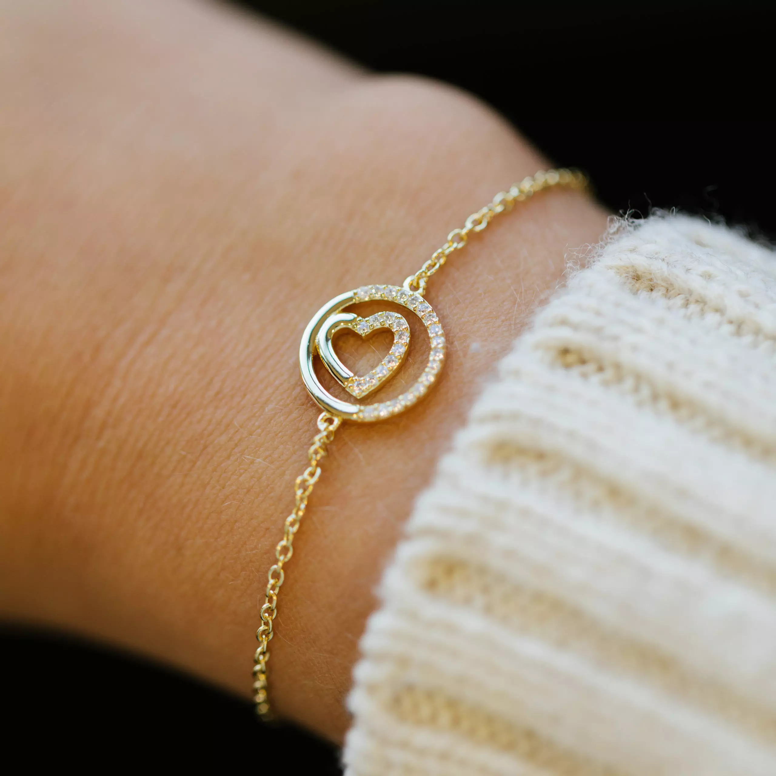 Bilde nummer 2 av Pan Jewelry, Armbånd i 925 forgylt sølv med hjerte i sirkel og zirkonia