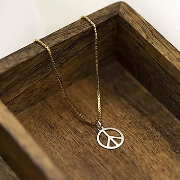 Bilde nummer 4 av Pan Jewelry, Anheng i 585 gult gull med peace tegn