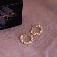 Bilde nummer 5 av Perledrøm øreringer i 925 forgylt sølv med ferskvannsperler