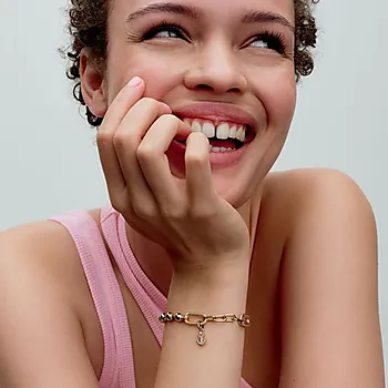 Bilde nummer 2 av Pandora Moments, Charms i 925 forgylt sølv med anker