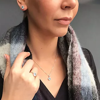 Bilde nummer 2 av Pan Jewelry, Ring i 925 sølv med aqua blå glassten